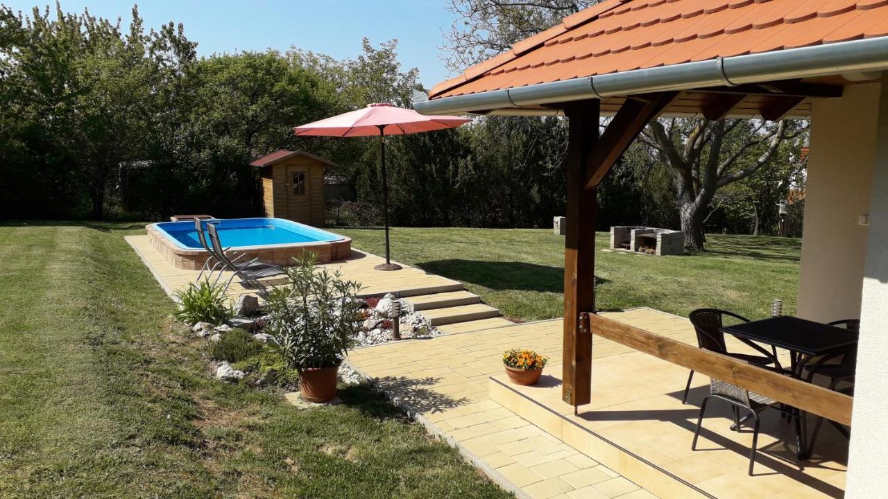 Cseresznyevirag Vendeghazak Kovagoszolos Exterior photo
