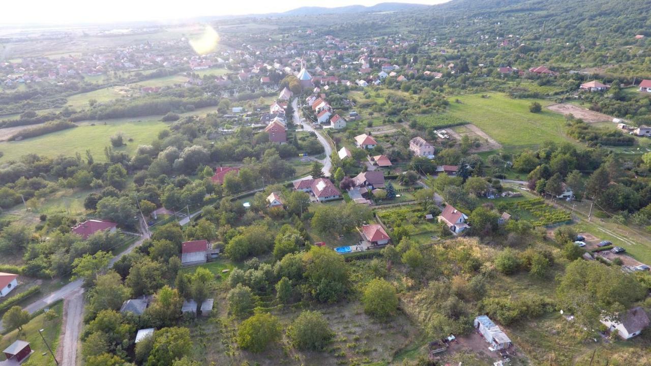 Cseresznyevirag Vendeghazak Kovagoszolos Exterior photo